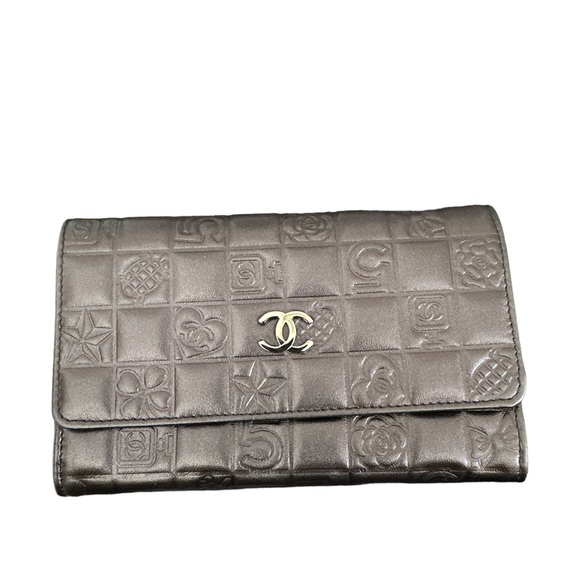 New Chanel Metallic Grey Quilted Wallet - Picture 2 of 11